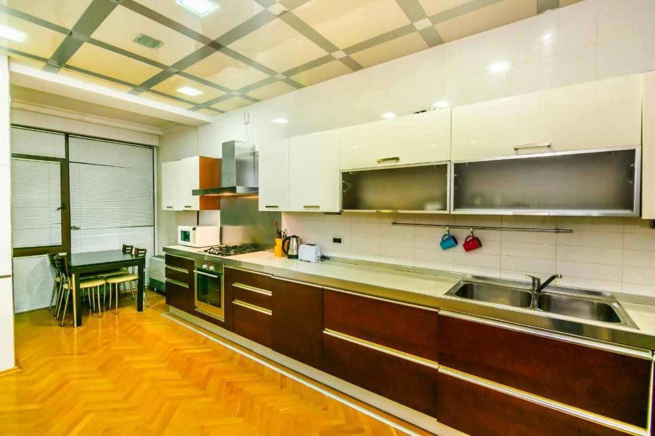 Vip Apartment Number One Baku Exterior photo